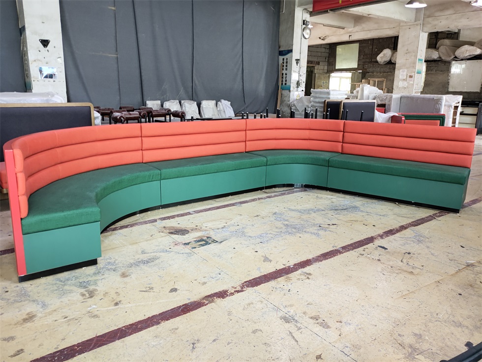 Modern U-Shaped Restaurant Booth Seating – Red and Green Wall-Mounted Design