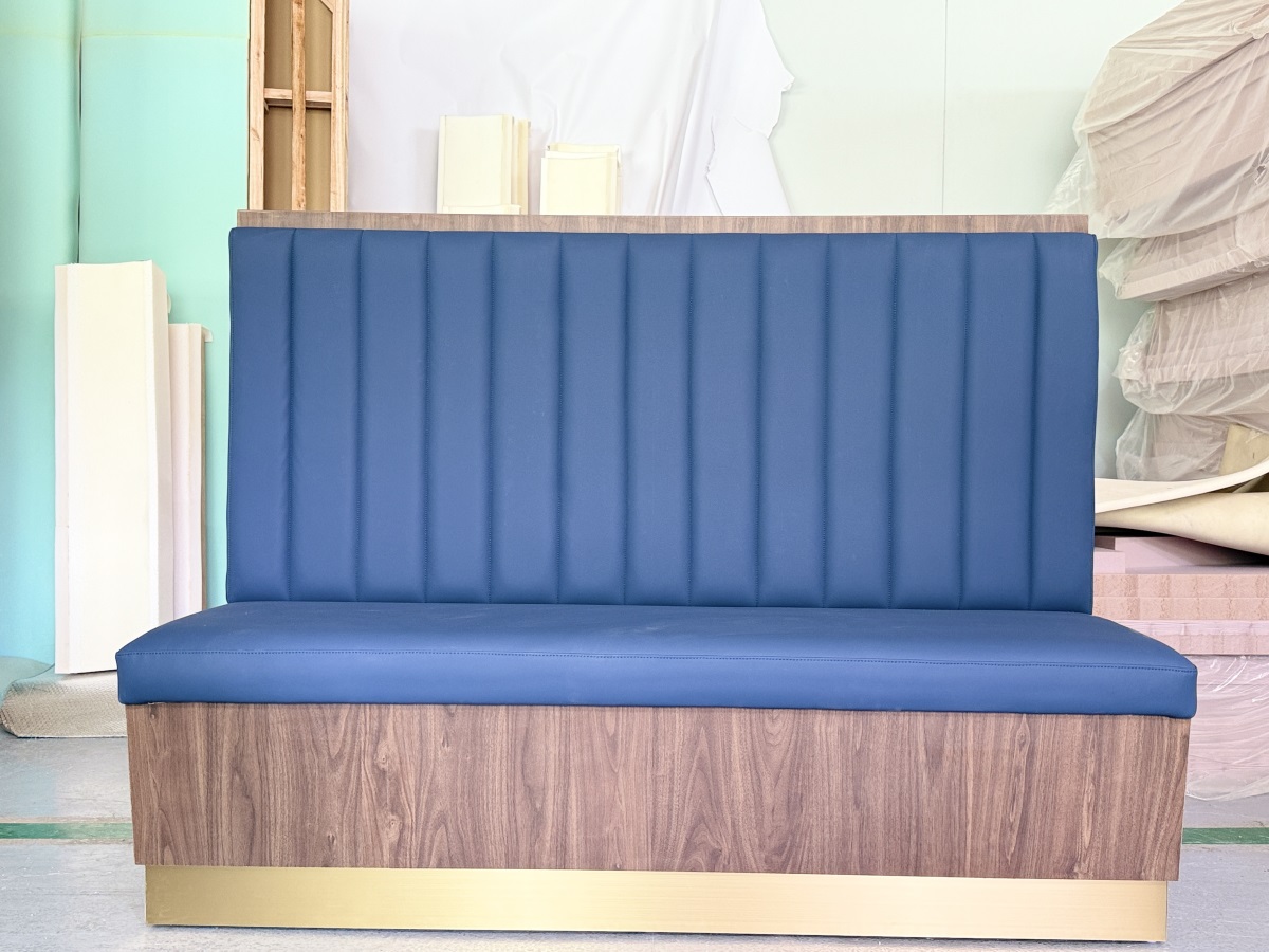 Commercial restaurant bench with vertical channel backrest in blue vinyl